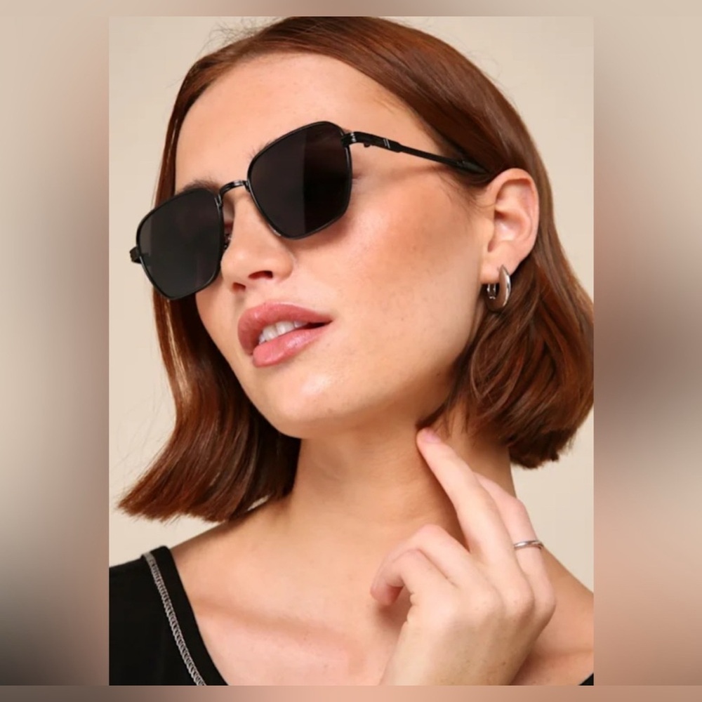 NWT Lulu’s Black Wire Rectangular Tinted Sunglasses